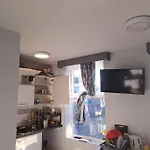 Mo\'S Room