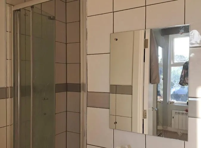 Mo\'S Room